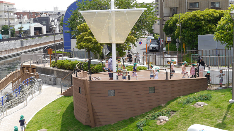 『船首型デッキ』 江東区北砂水上公園
