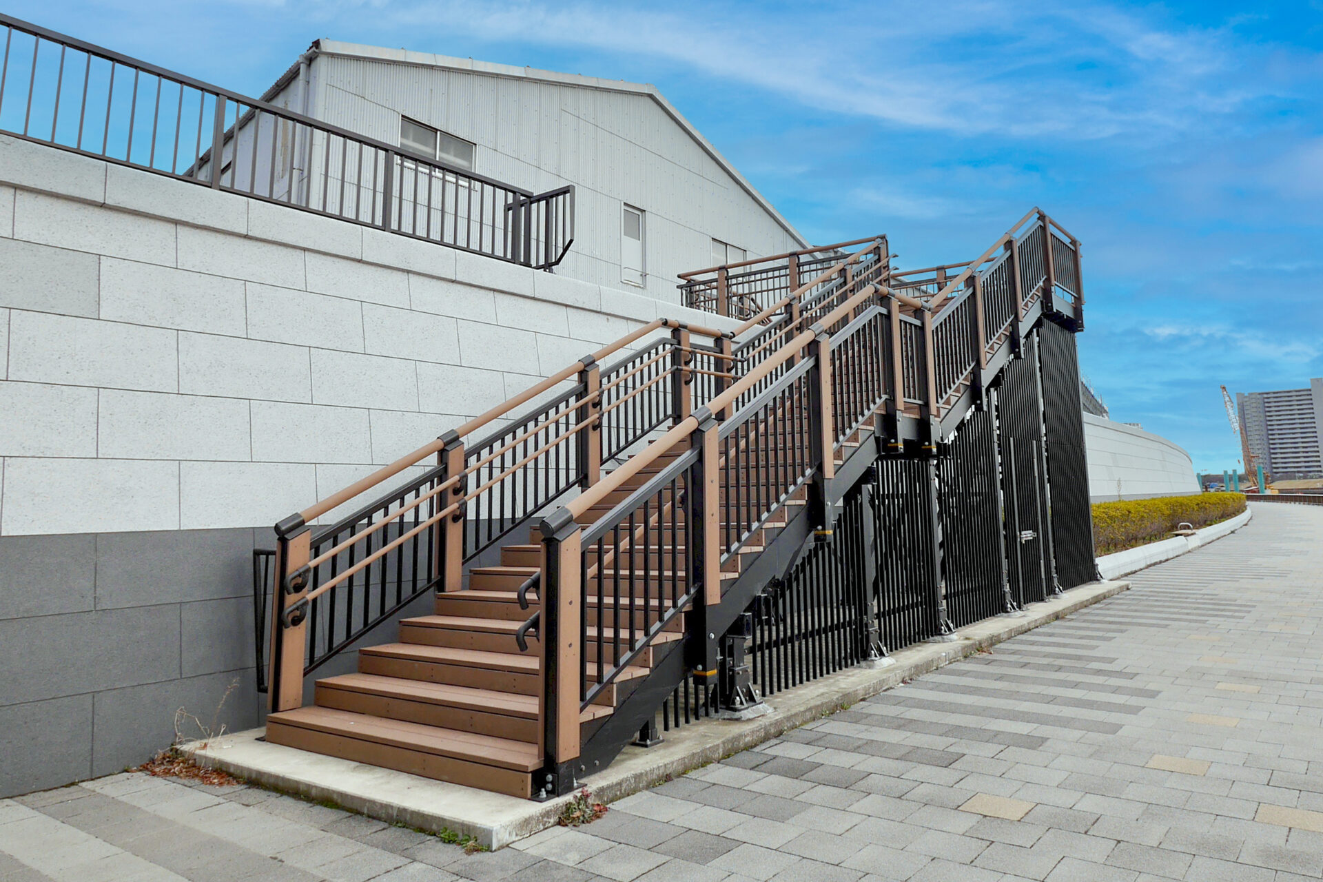 『アルミ階段デッキ』 隅田川千住大橋下流