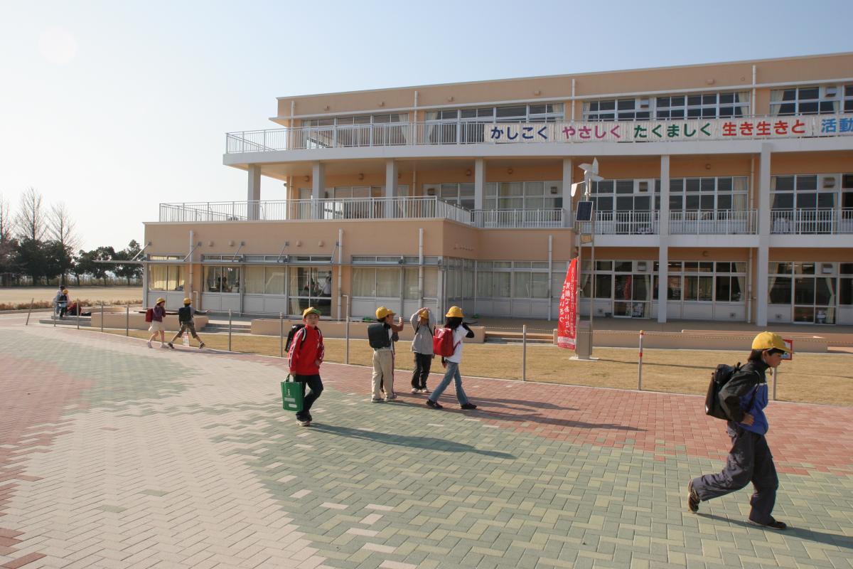 坂本小学校 納入事例｜株式会社風憩セコロ